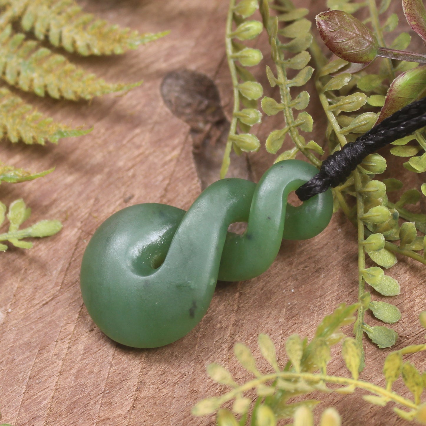 Twist or Pikorua carved from Hapopo Pounamu - NZ Greenstone