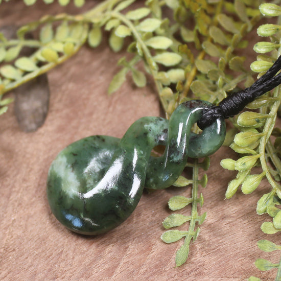 Twist or Pikorua carved from Hapopo Pounamu - NZ Greenstone