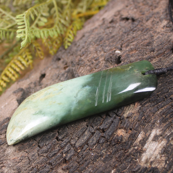 Kawakawa Pounamu Toki 