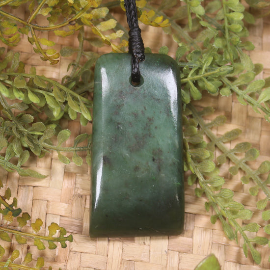 Rimu Pounamu Toki Pendant - NZ Greenstone