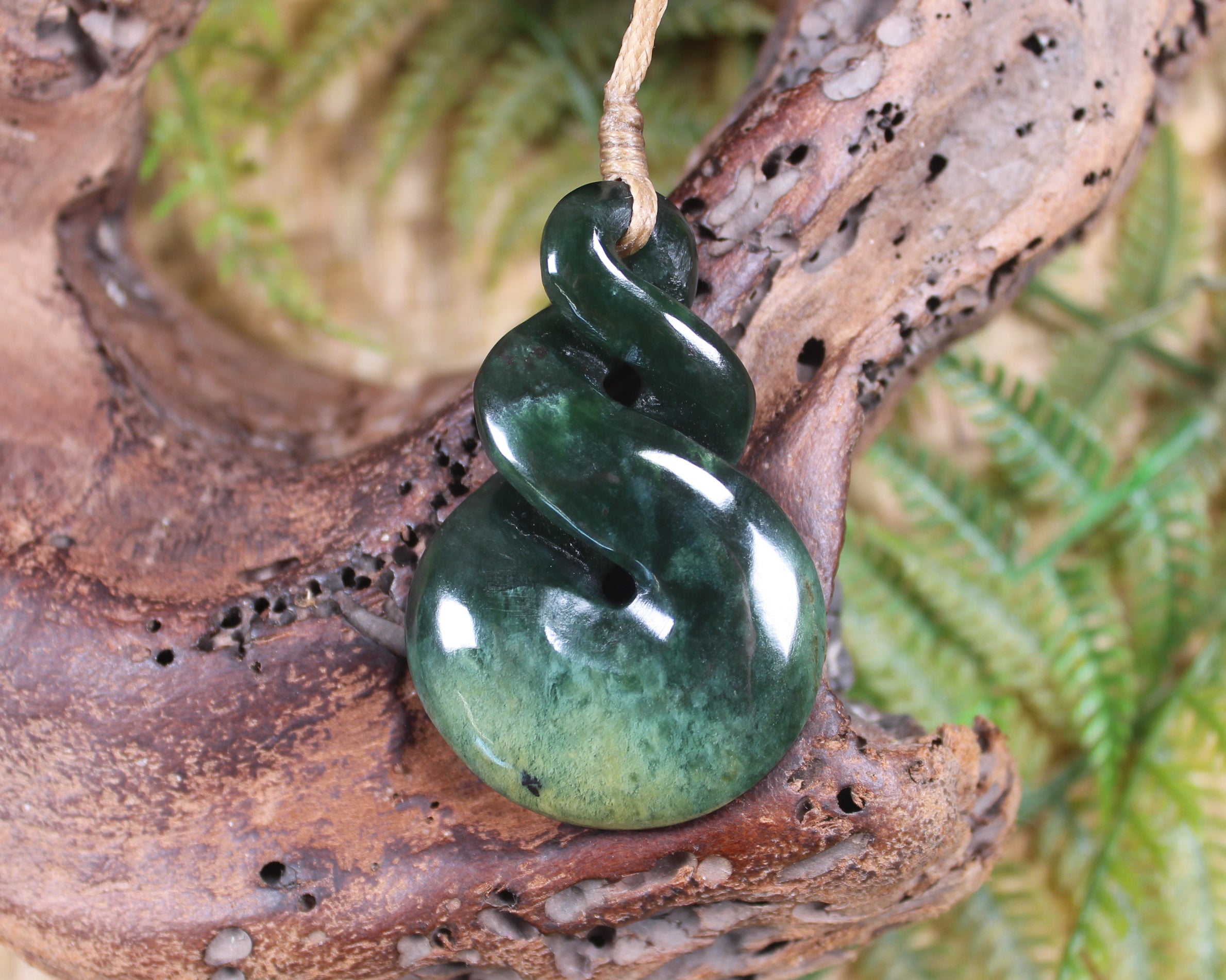 Twist or Pikorua carved from Flower Jade Pounamu - NZ Greenstone