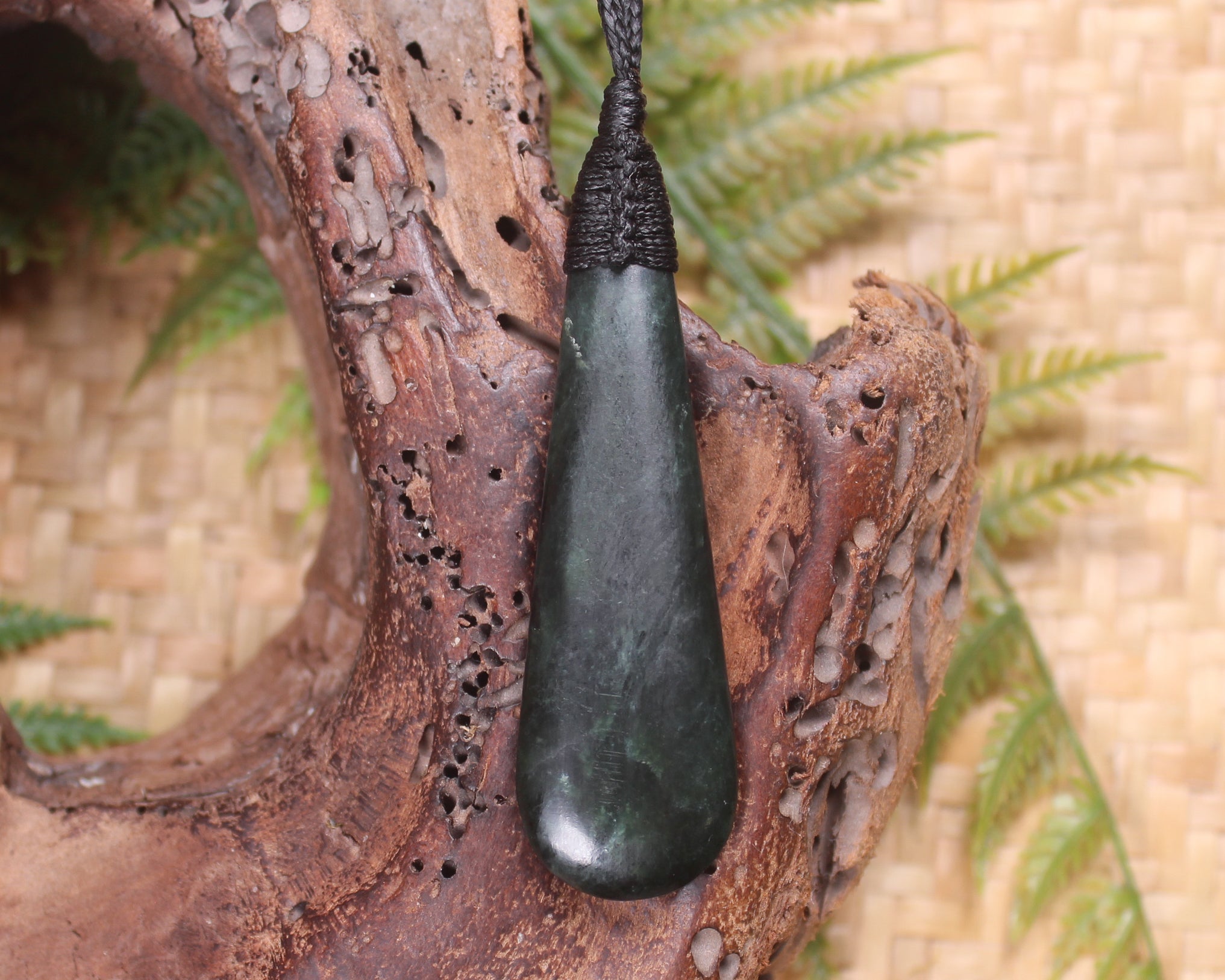 Kawakawa Pounamu Roimata Pendant - NZ Greenstone