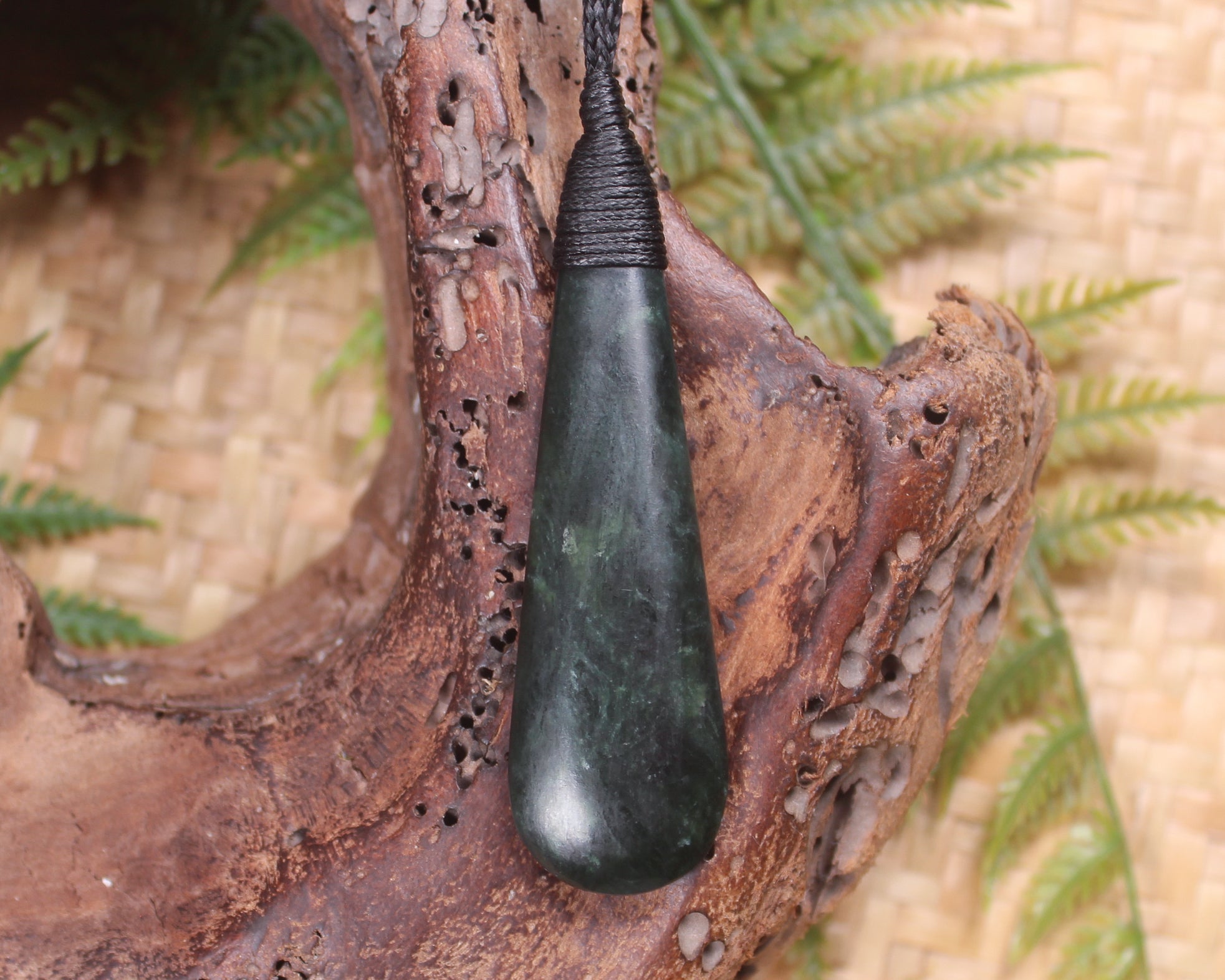 Kawakawa Pounamu Roimata Pendant - NZ Greenstone