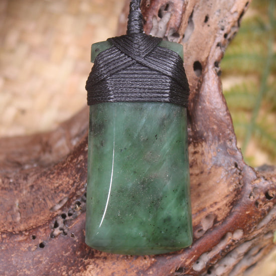 Hapopo Pounamu Toki - NZ Greenstone