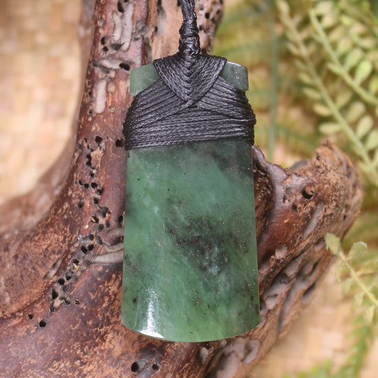 Hapopo Pounamu Toki - NZ Greenstone