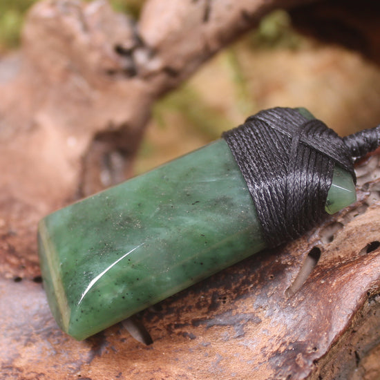 Hapopo Pounamu Toki - NZ Greenstone