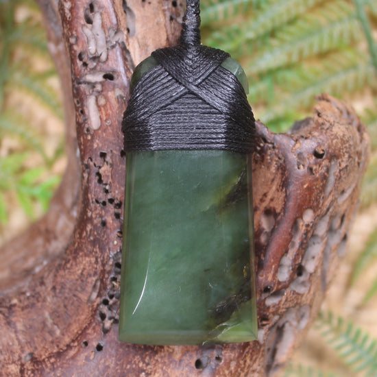 Hapopo Pounamu Toki - NZ Greenstone