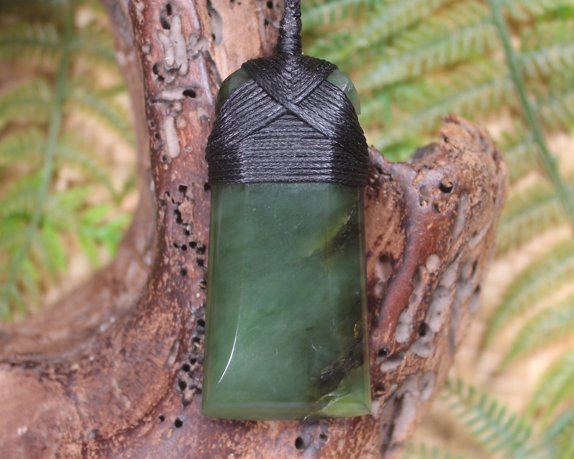 Hapopo Pounamu Toki - NZ Greenstone