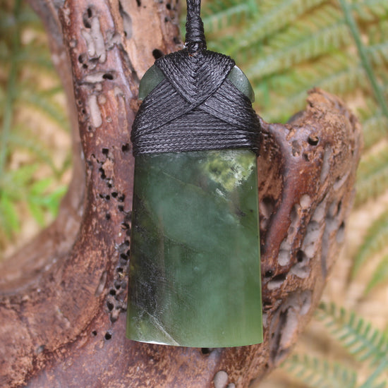 Hapopo Pounamu Toki - NZ Greenstone