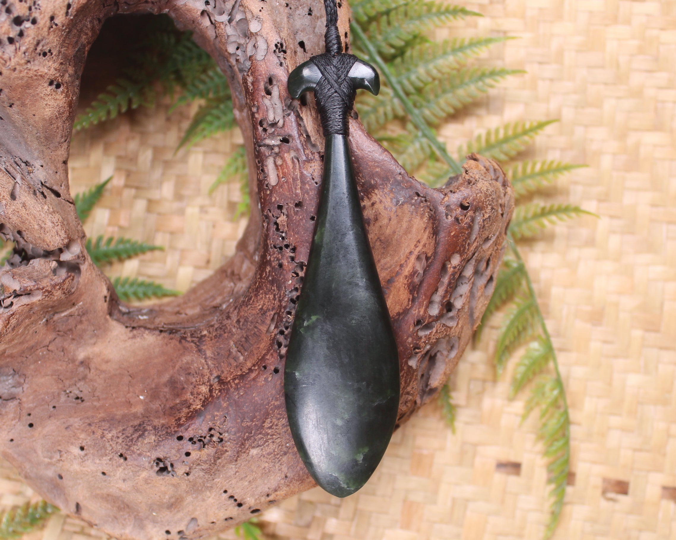 Kawakawa Pounamu Waka Paddle Pendant - NZ Greenstone