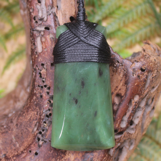 Hapopo Pounamu Toki - NZ Greenstone
