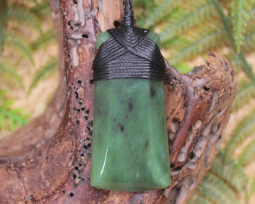 Hapopo Pounamu Toki - NZ Greenstone