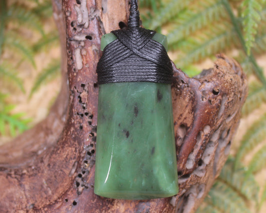Hapopo Pounamu Toki - NZ Greenstone