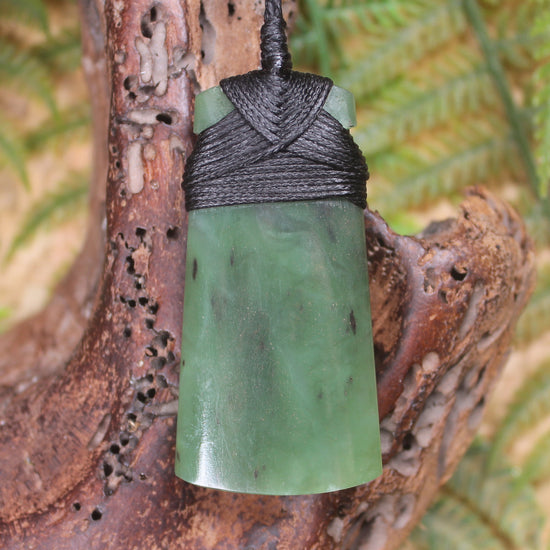 Hapopo Pounamu Toki - NZ Greenstone