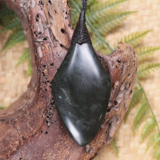 Kawakawa Pounamu Arrowhead Pendant - NZ Greenstone