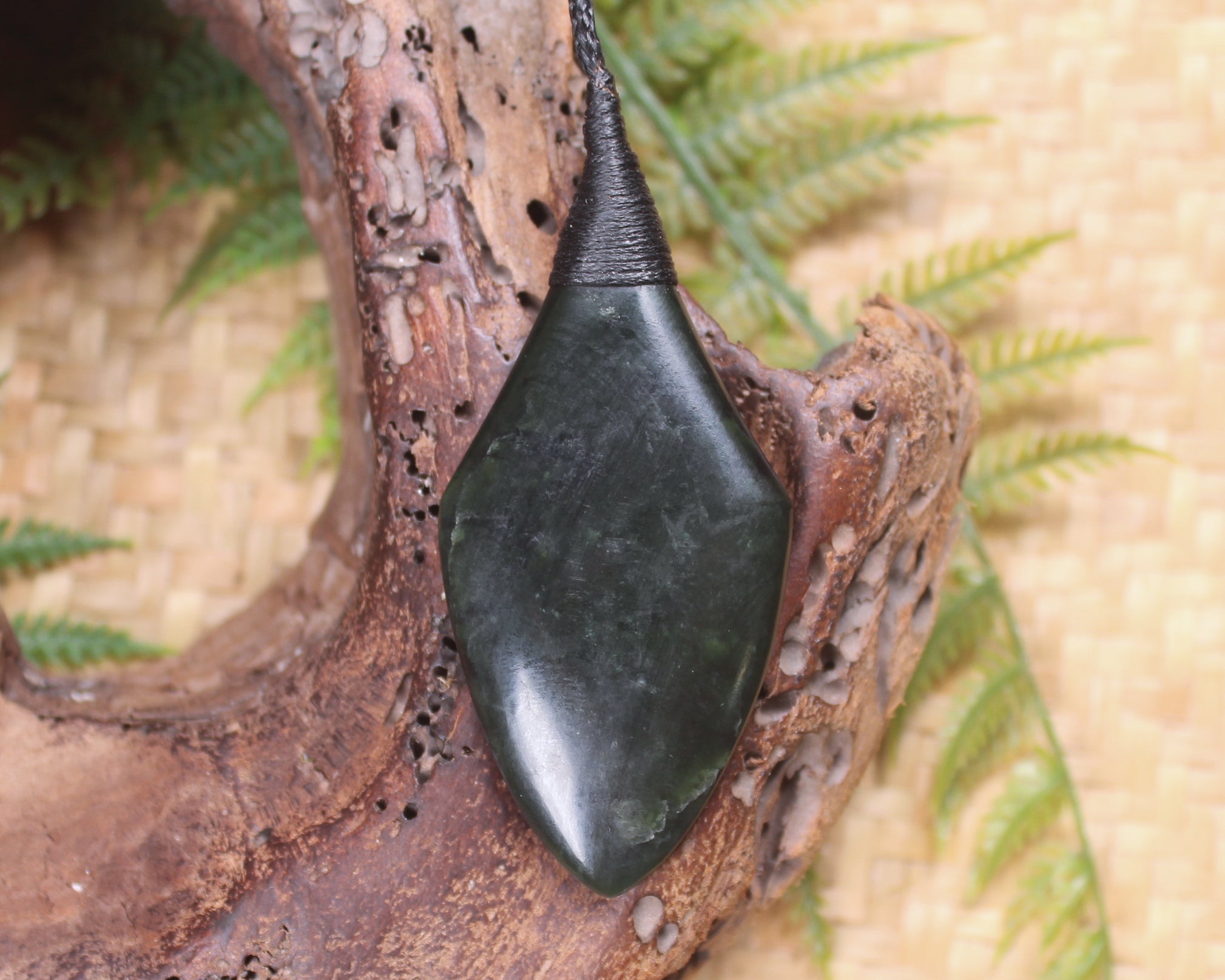 Kawakawa Pounamu Arrowhead Pendant - NZ Greenstone