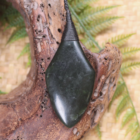 Kawakawa Pounamu Arrowhead Pendant - NZ Greenstone