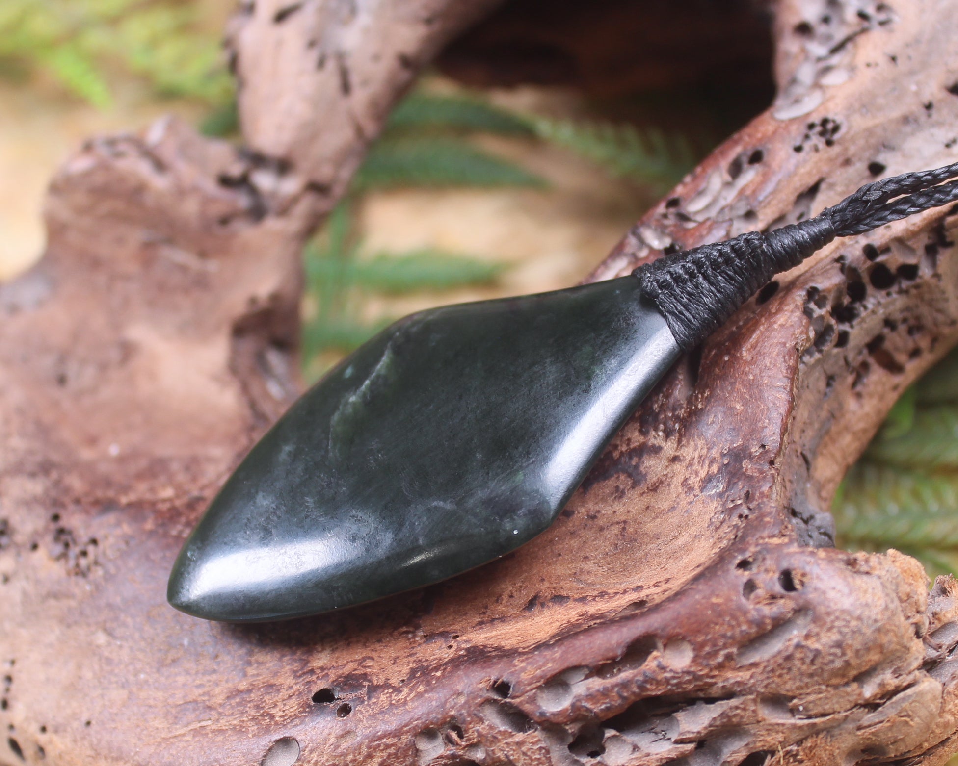 Kawakawa Pounamu Arrowhead Pendant - NZ Greenstone