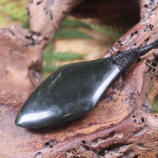 Kawakawa Pounamu Arrowhead Pendant - NZ Greenstone