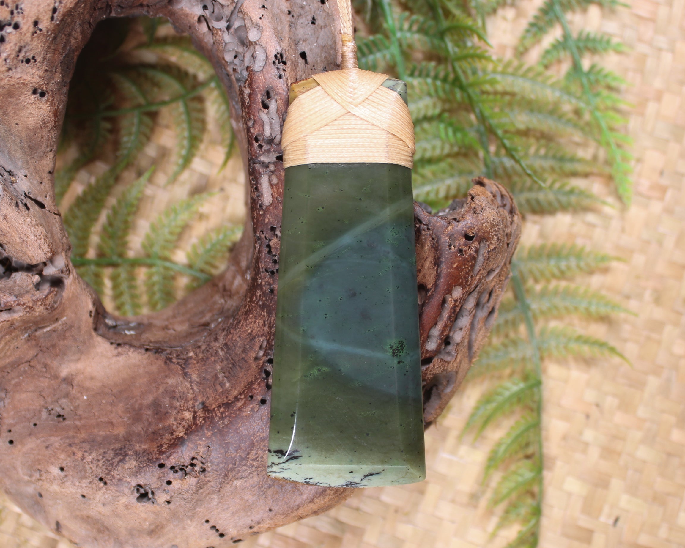 Toki or Adze Pendant carved from Inanga Pounamu - NZ Greenstone