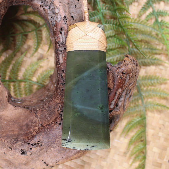 Toki or Adze Pendant carved from Inanga Pounamu - NZ Greenstone