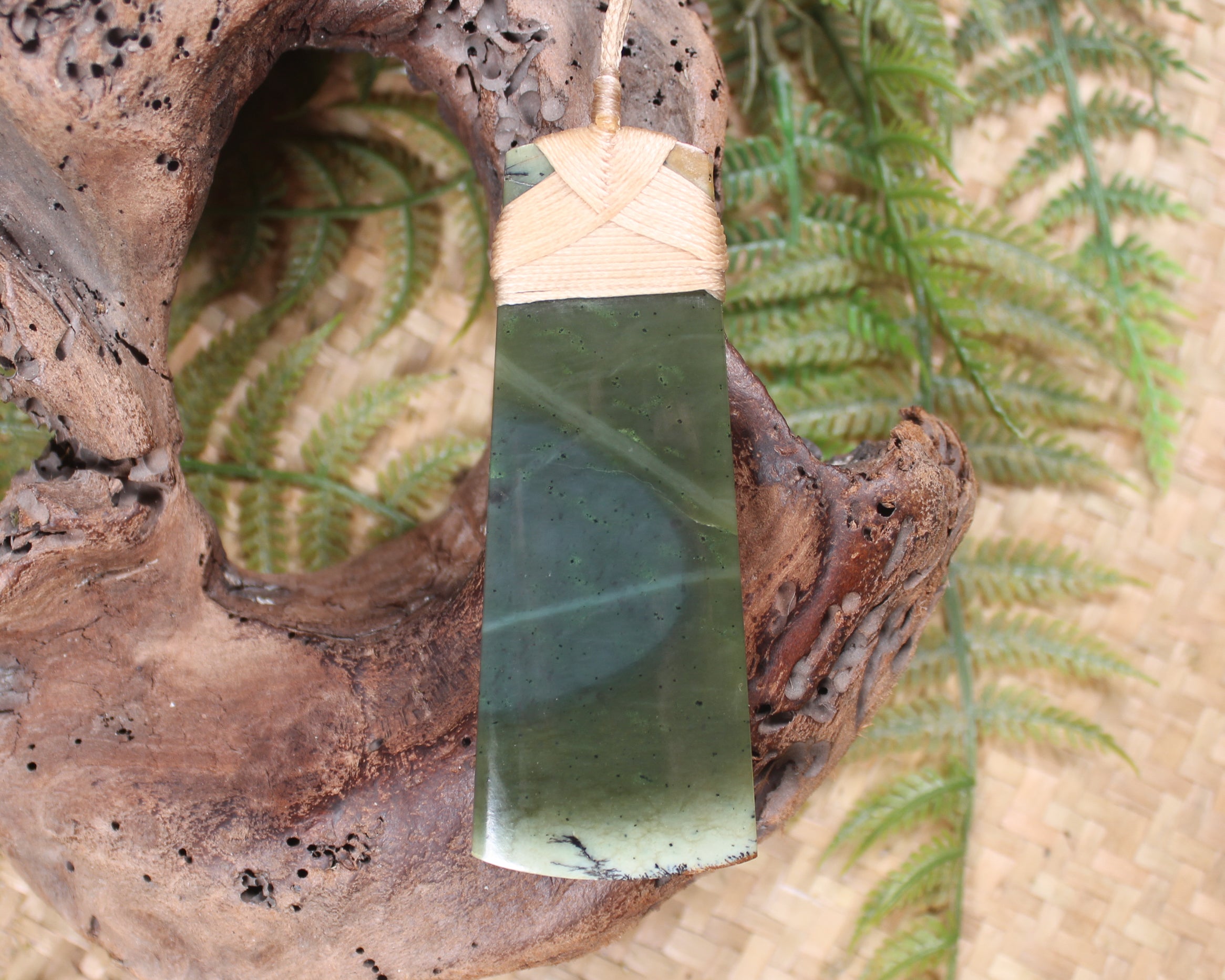 Toki or Adze Pendant carved from Inanga Pounamu - NZ Greenstone