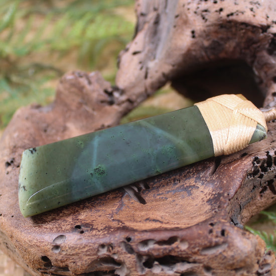 Toki or Adze Pendant carved from Inanga Pounamu - NZ Greenstone