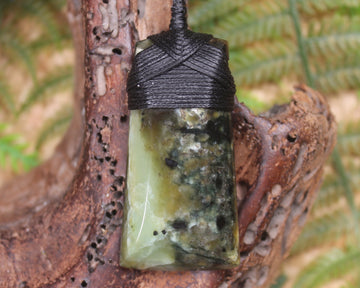 Hapopo Pounamu Toki - NZ Greenstone
