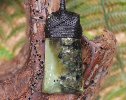 Hapopo Pounamu Toki - NZ Greenstone