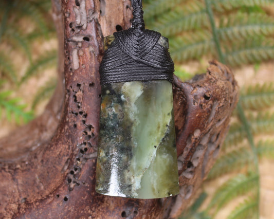 Hapopo Pounamu Toki - NZ Greenstone