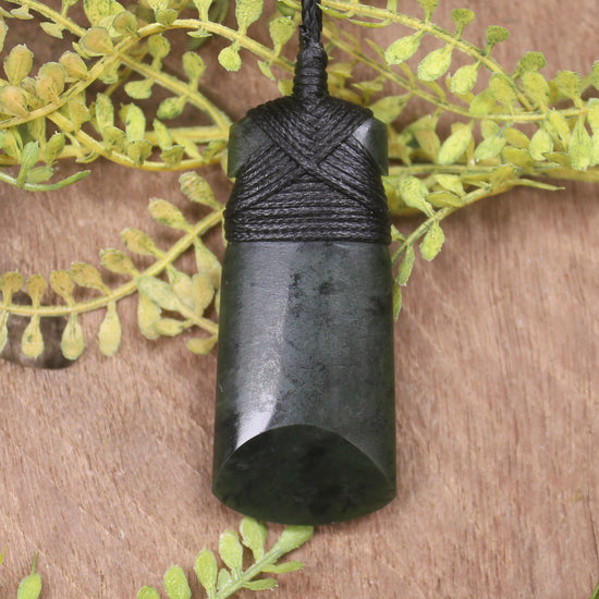 Rimu Pounamu Toki Pendant - NZ Greenstone