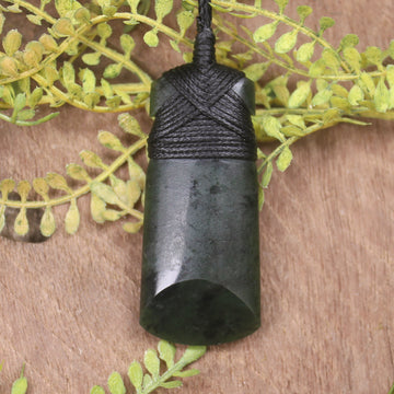 Rimu Pounamu Toki Pendant - NZ Greenstone
