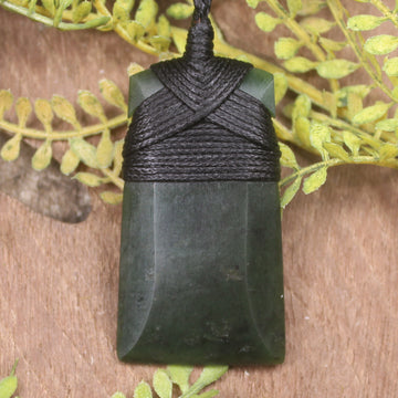 Rimu Pounamu Toki Pendant - NZ Greenstone