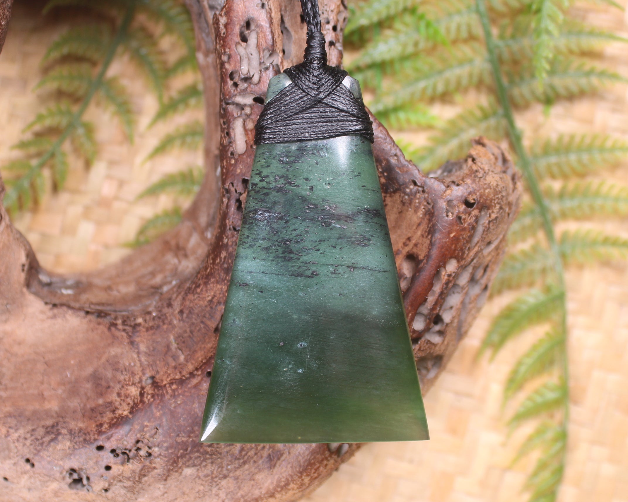 Toki or Adze Pendant carved from Tangiwai Pounamu - NZ Greenstone