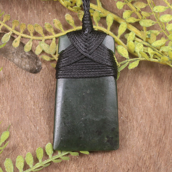 Rimu Pounamu Toki Pendant - NZ Greenstone