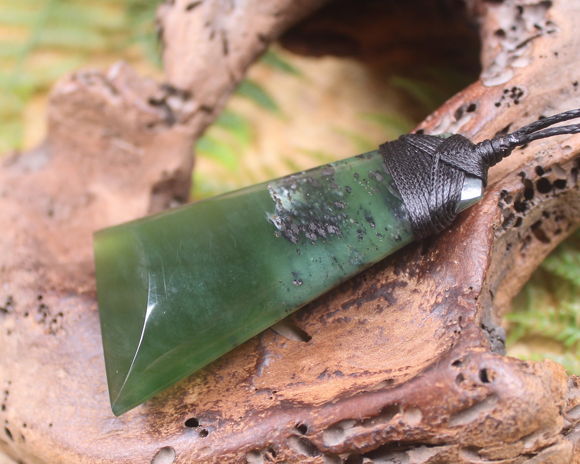 Toki or Adze Pendant carved from Tangiwai Pounamu - NZ Greenstone