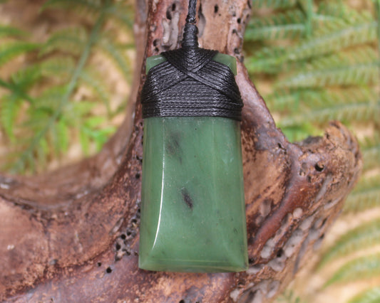 Hapopo Pounamu Toki - NZ Greenstone