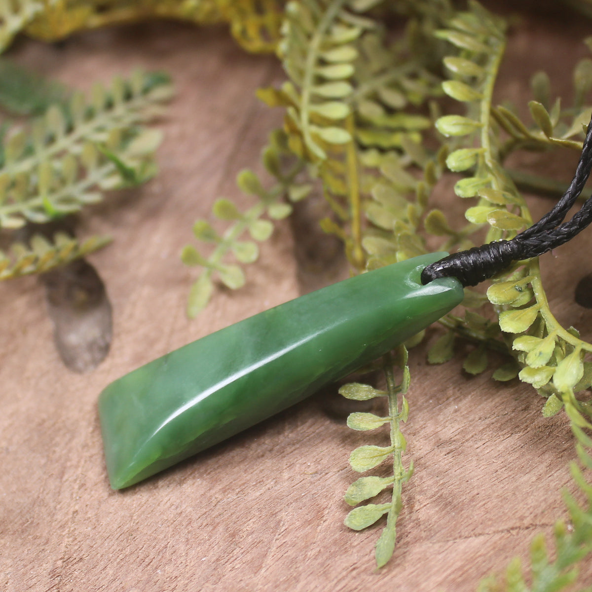 Hapopo Pounamu Toki - NZ Greenstone