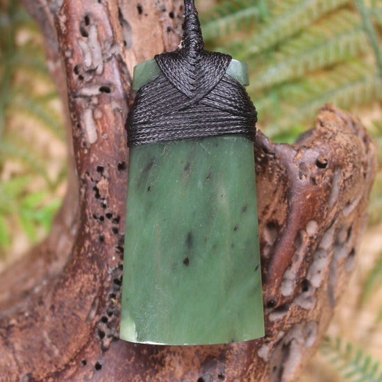 Hapopo Pounamu Toki - NZ Greenstone