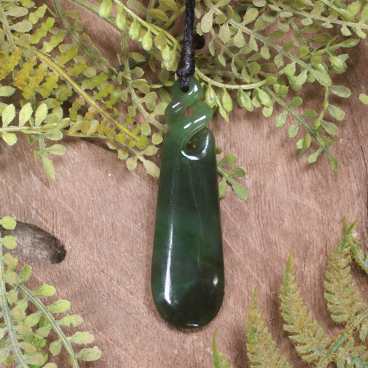 Roimata with Twist carved from Kawakawa Pounamu - NZ Greenstone