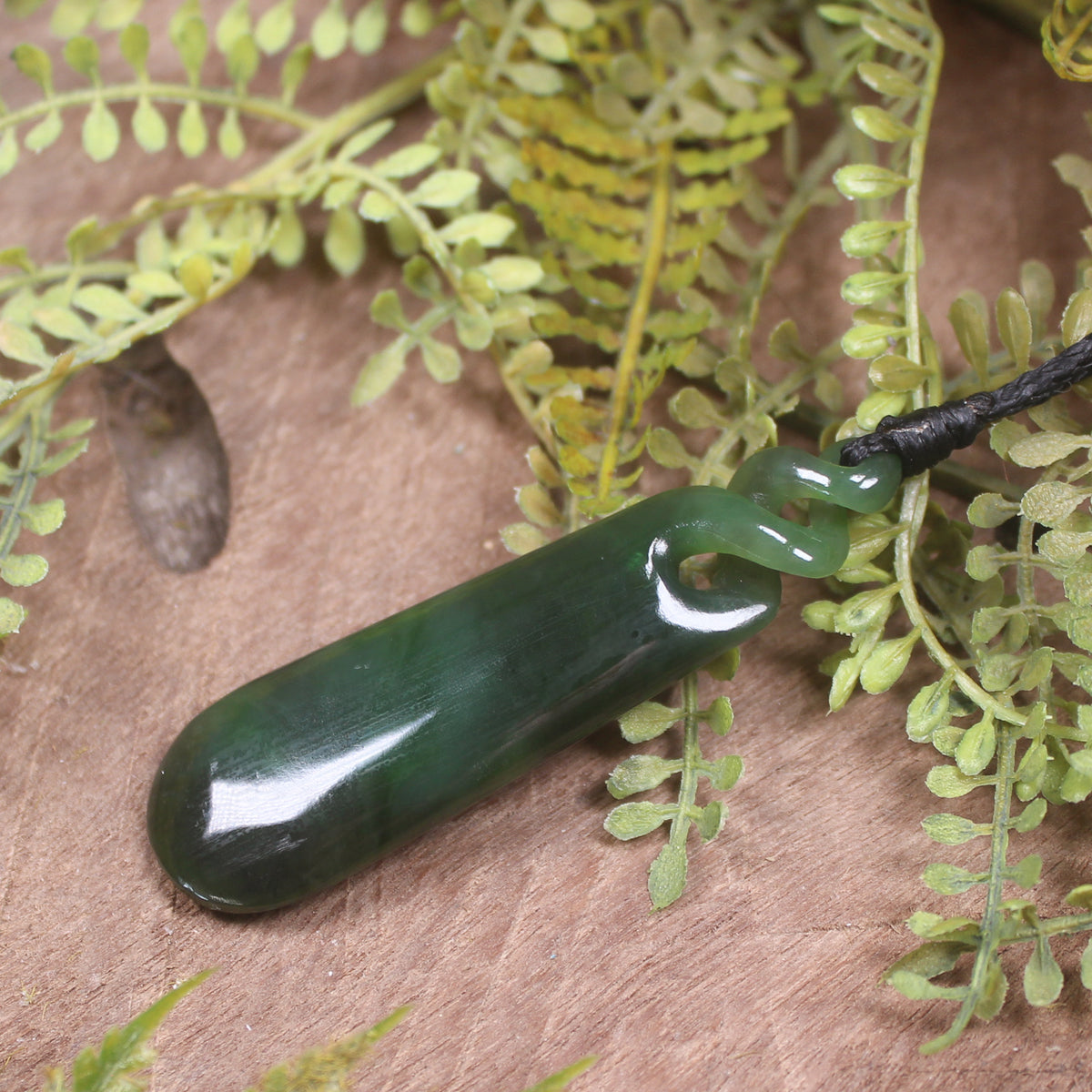 Roimata with Twist carved from Kawakawa Pounamu - NZ Greenstone