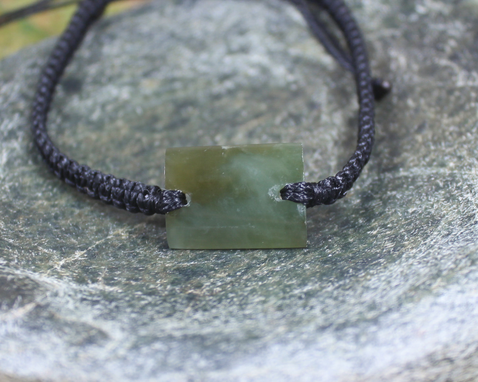 Adjustable cord bracelet with Inanga Pounamu