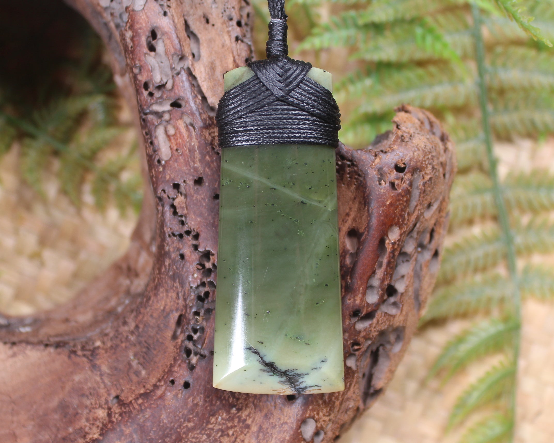 Toki or Adze Pendant carved from Inanga Pounamu - NZ Greenstone