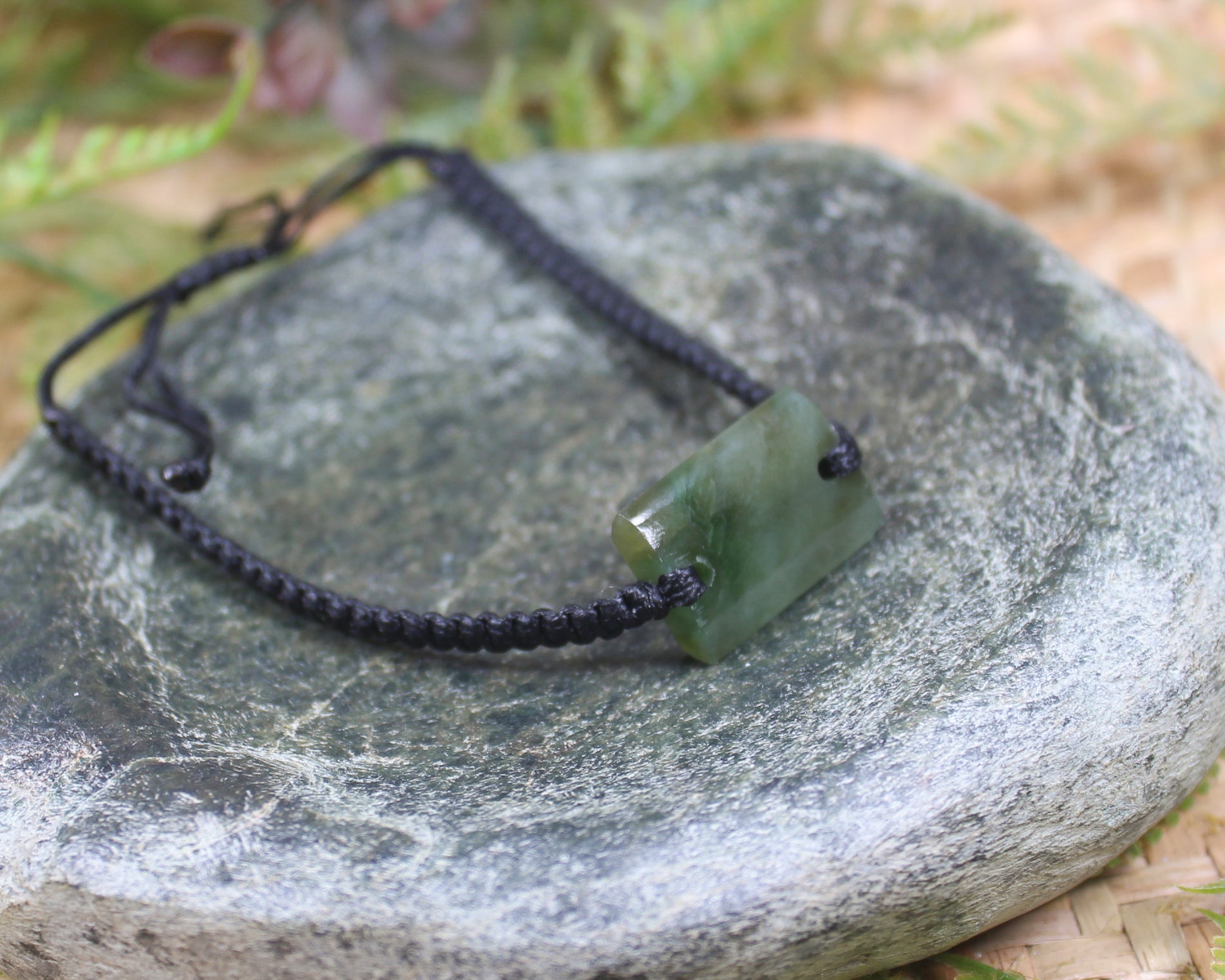 Adjustable cord bracelet with Inanga Pounamu