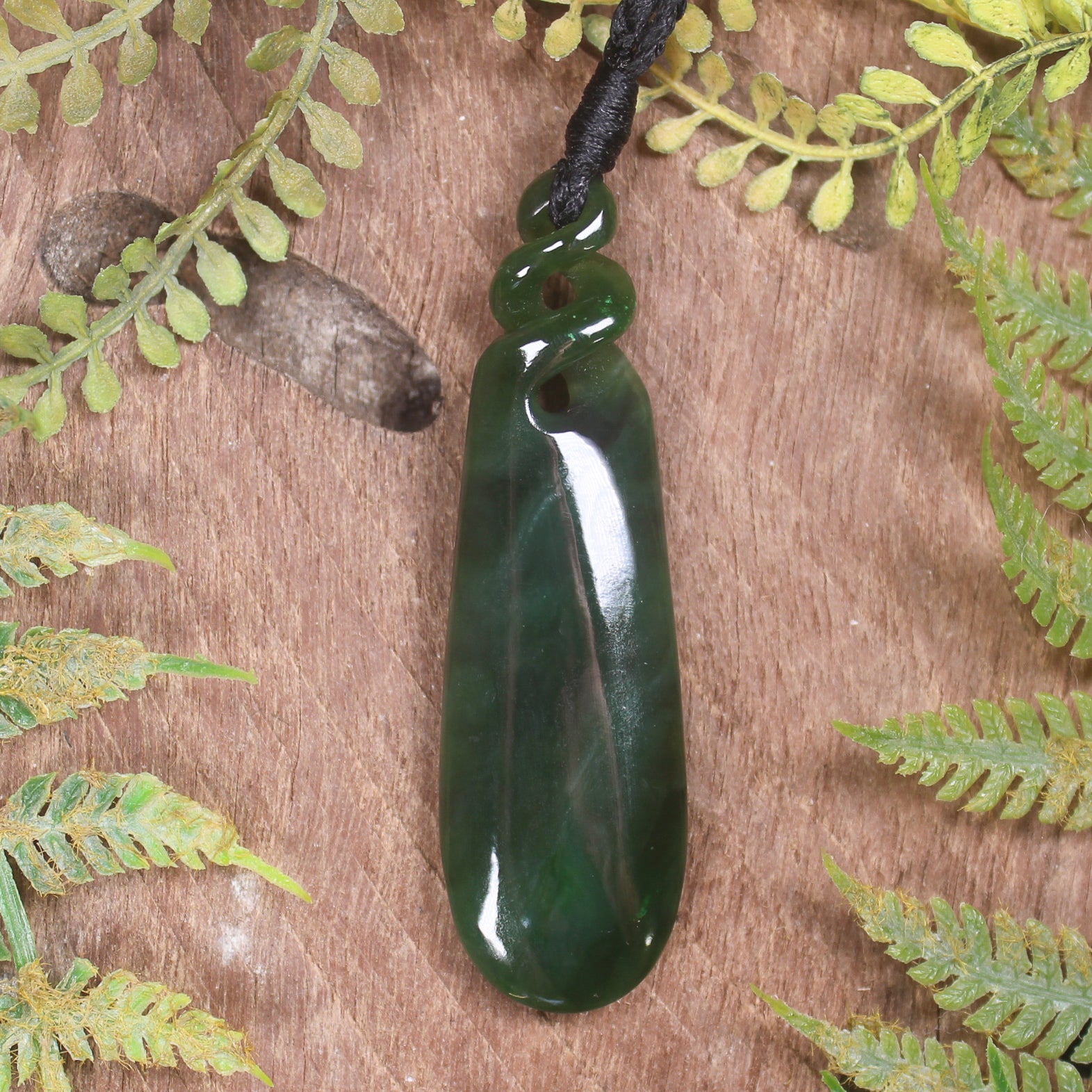 Roimata with Twist carved from Kawakawa Pounamu - NZ Greenstone