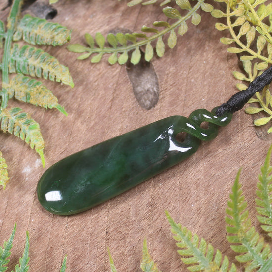 Roimata with Twist carved from Kawakawa Pounamu - NZ Greenstone