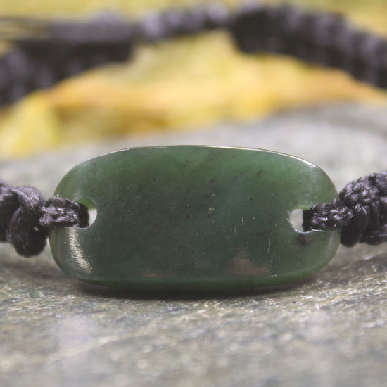 Adjustable cord bracelet with Kawakawa Pounamu