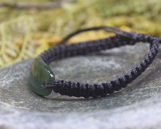 Adjustable cord bracelet with Kawakawa Pounamu