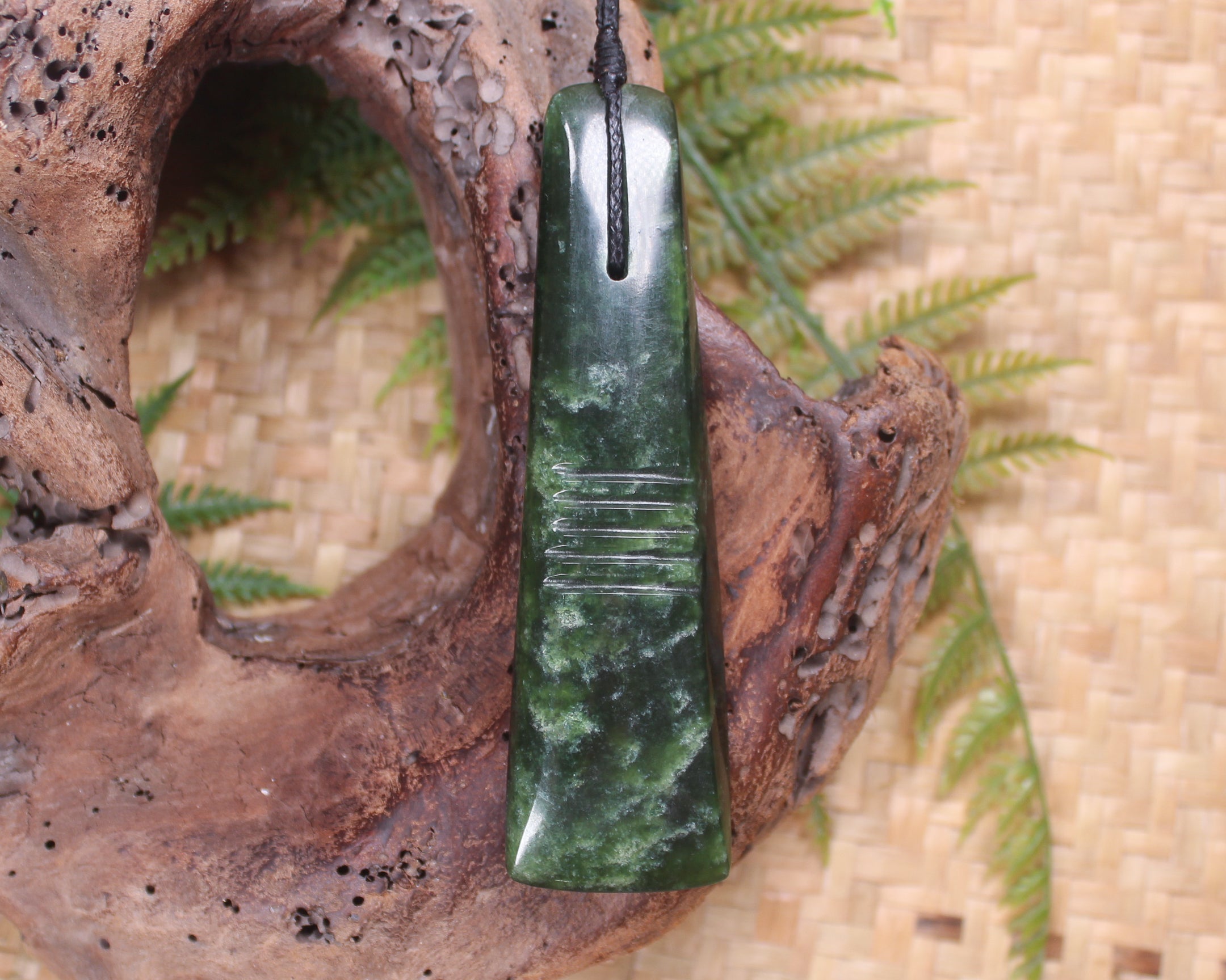 Kawakawa Pounamu Toki