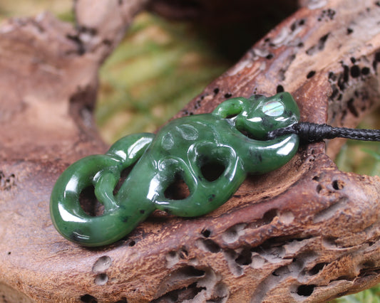 Manaia carved from Kawakawa Pounamu - NZ Greenstone